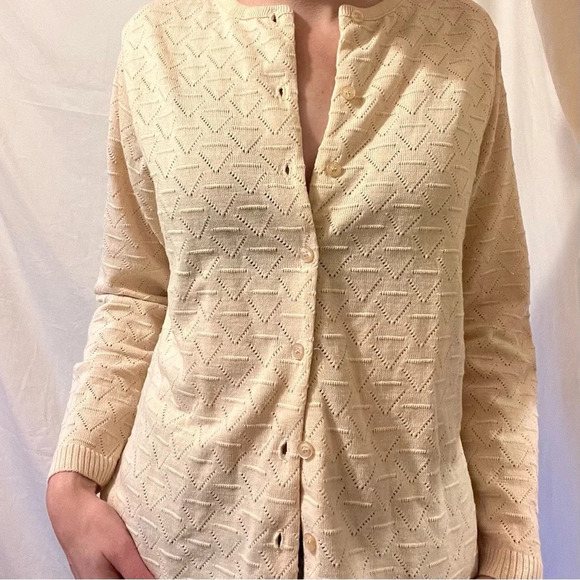 Vintage Dainty  Knit Cardiagan - Picture 2 of 3